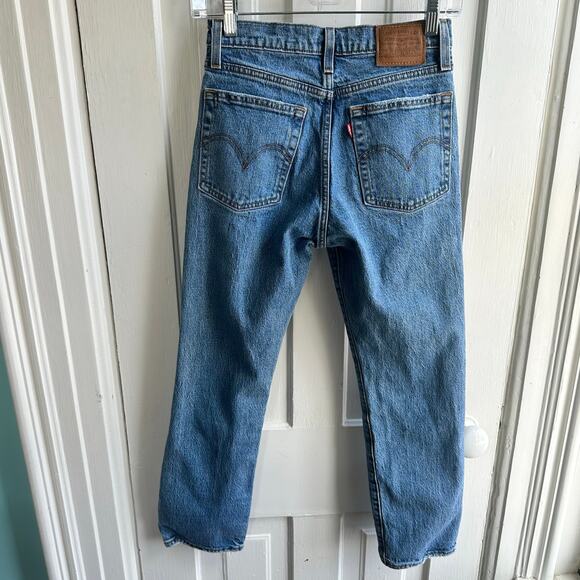 Levi's Wedgie Straight-Leg High Rise Cropped Jeans in Night Sight - Picture 7 of 12
